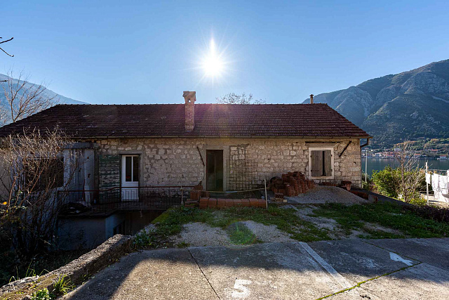 Zu verkaufen – Authentisches Steinhaus mit traumhaftem Blick auf die Bucht von Kotor — photo 4